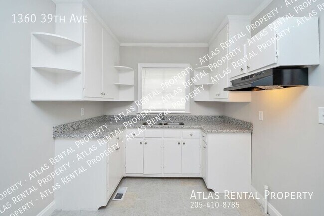 Building Photo - 1360 39th Ave E