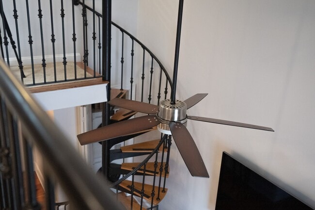 Building Photo - Stunning 2-Story Loft in the Heart of Downtown