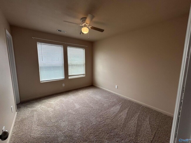 Building Photo - 115 Farmington Dr
