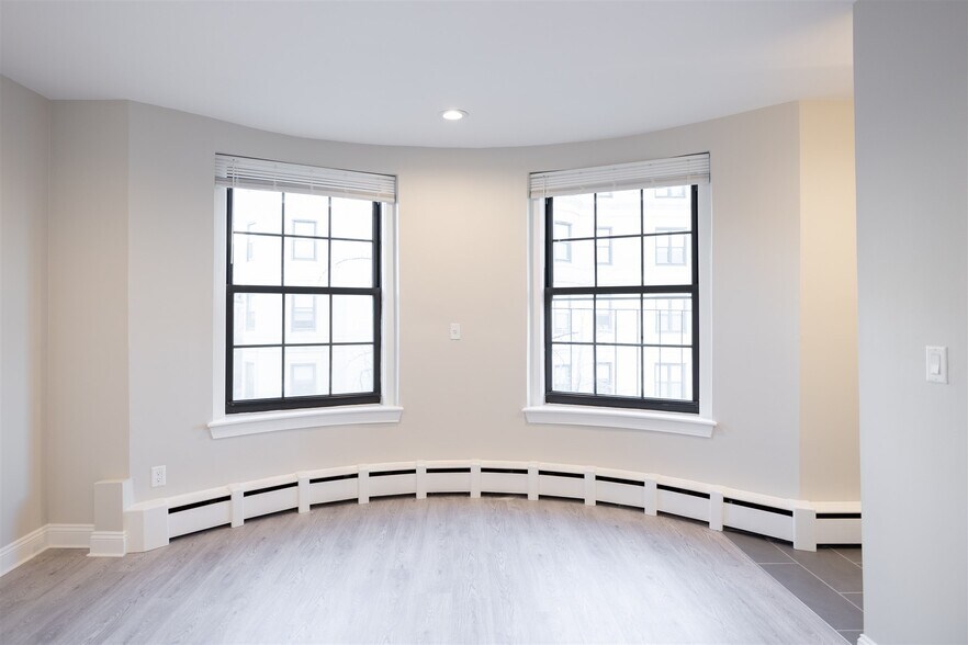 Building Photo - 158-161 Saint Botolph Unit 8