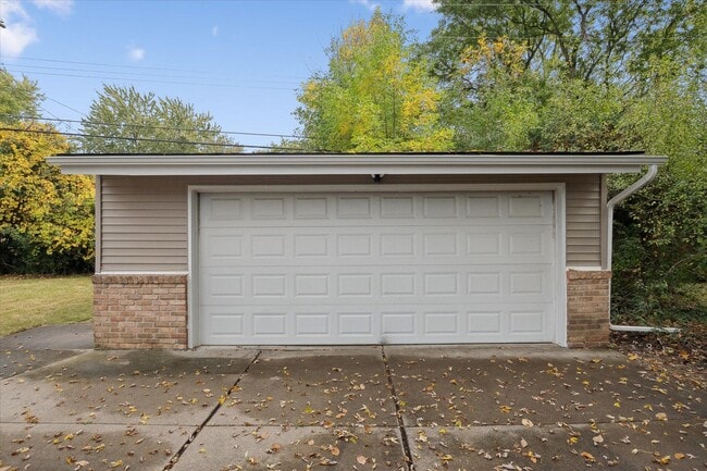 Building Photo - 29484 Spring Hill Dr