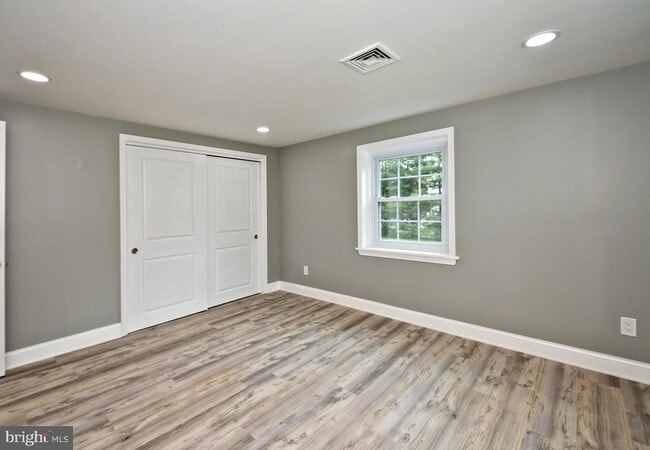 Building Photo - 205 Maple Ave