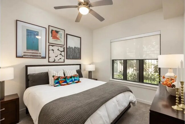 Building Photo - Upscale 1/1 Apt – Style, Comfort & Conveni...