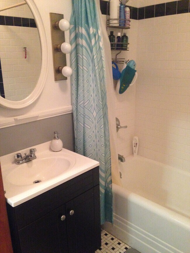 Building Photo - 21 Fessenden St