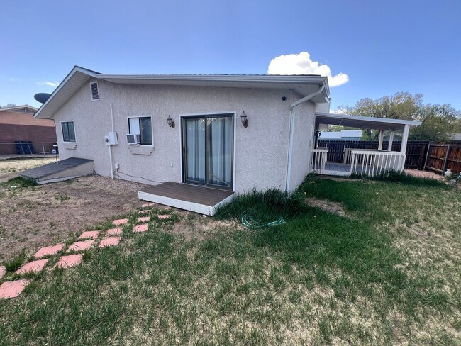 Building Photo - 3 Bedroom Single Family Home in Alamosa