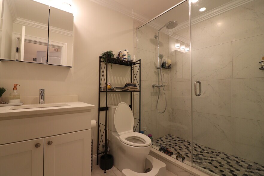 Building Photo - 17 Walk Hill St