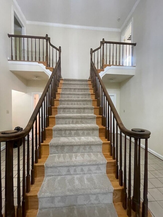 Building Photo - Spacious SF home in Potomac