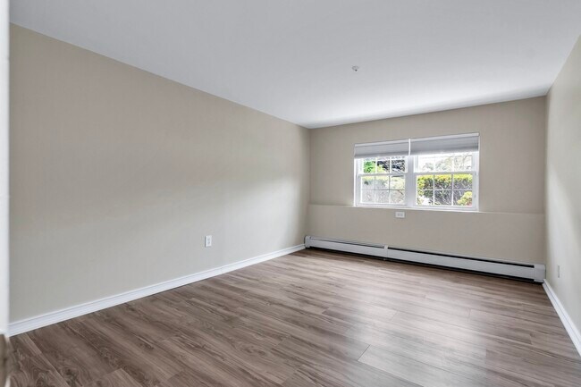 Building Photo - 55 Fernview Ave