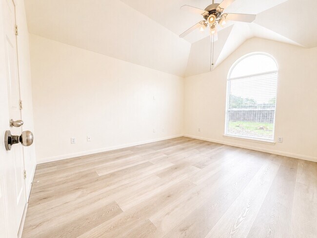 Building Photo - 7219 Brookville Ln