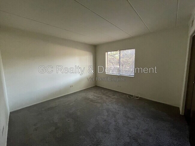 Building Photo - 180 N Wolf Rd