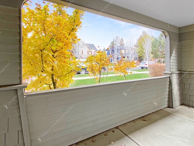 Building Photo - Single-level 3 BR-2BA Home in SE Bend