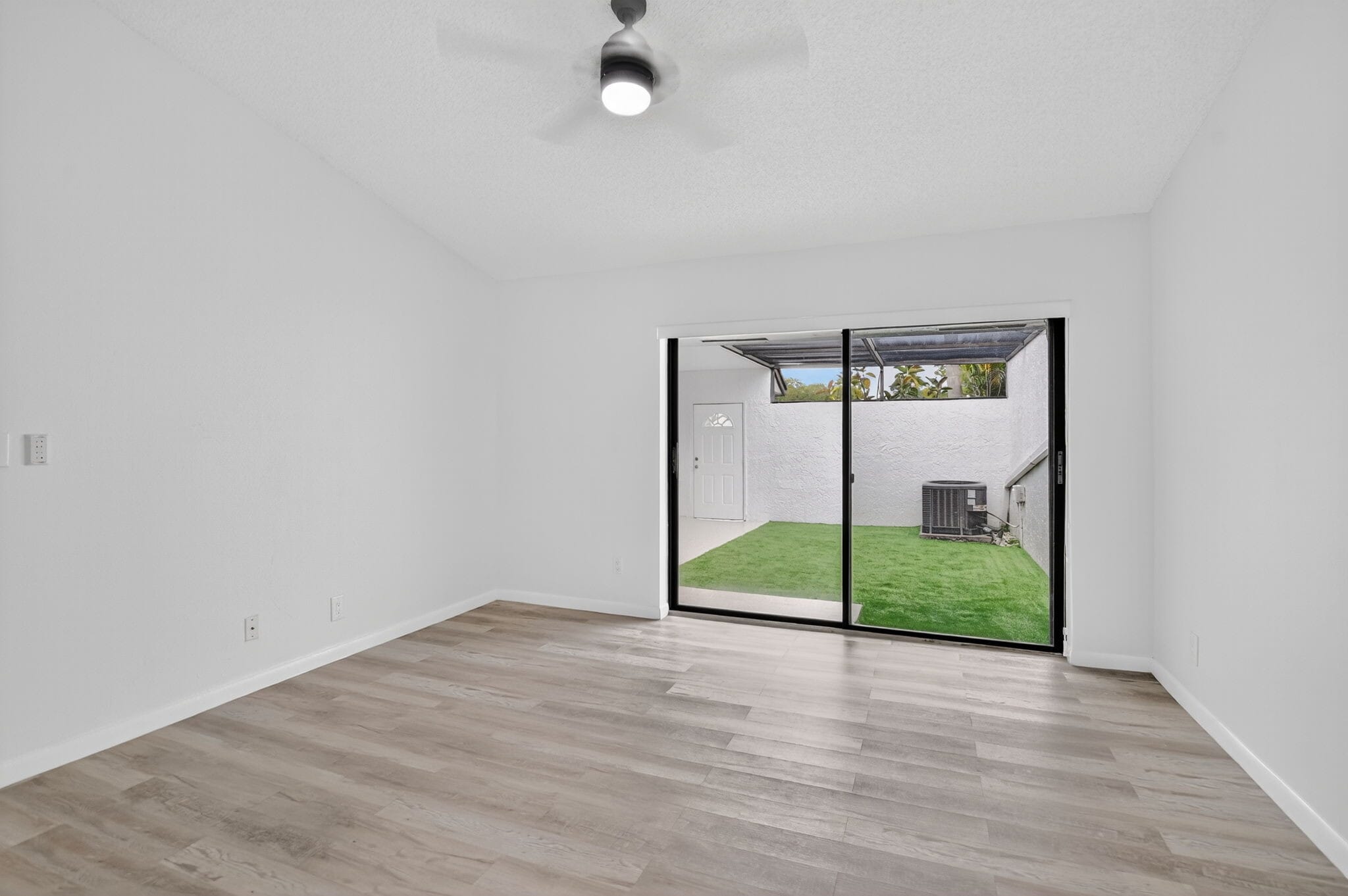 Building Photo - 22576 Vistawood Way