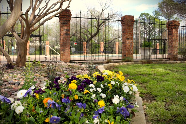 Building Photo - 147 Winchester Dr