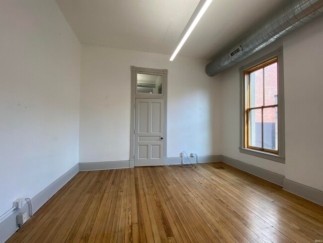 Building Photo - 123 E 3rd St