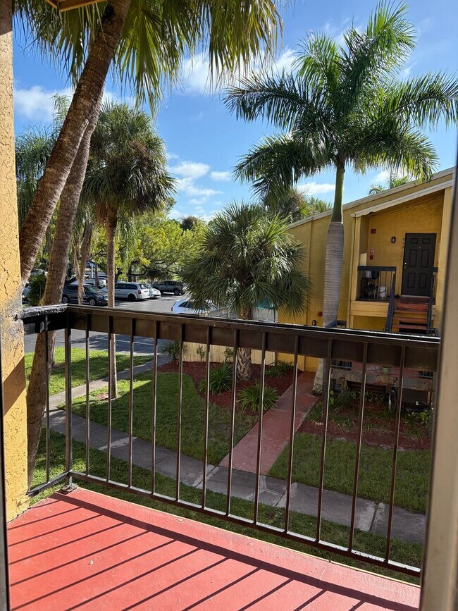 Building Photo - 1/1 Condo for Rent in Fort Myers