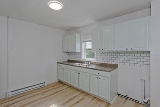 Building Photo - 36 Sheridan St