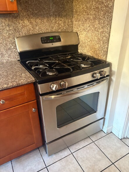 Building Photo - 2864 Fordham St