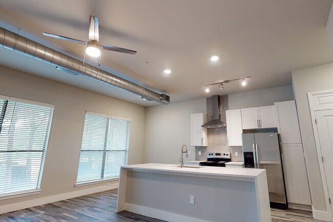 Building Photo - 1 Bedroom Beauty – Get Up to $750 Off Move...