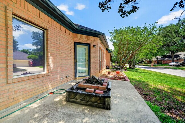 Building Photo - Exceptional Home in Arlington – Great Layout & Prime Location