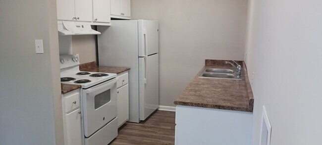 Building Photo - 433 Meadowlark Dr