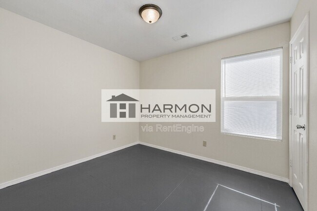 Building Photo - 1545 W 23rd St N