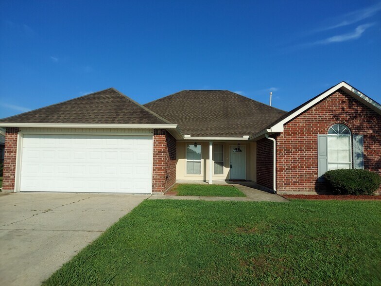 Building Photo - 36044 Raleigh Dr