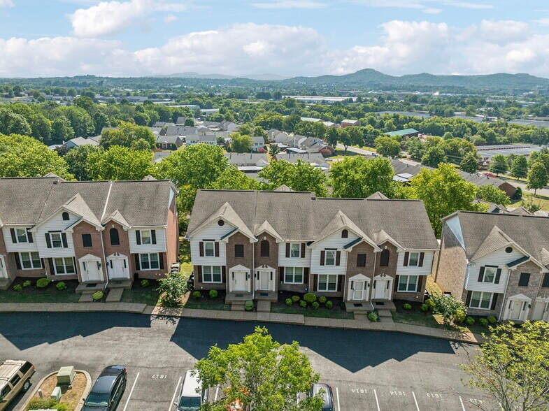 Building Photo - 1614 Brentwood Pointe