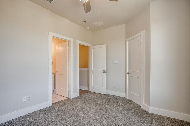 Building Photo - 2321 Benbrook Blvd
