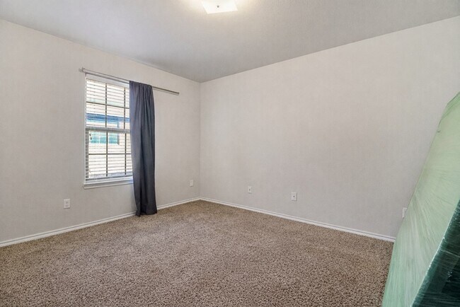 Building Photo - 912 Purdue St