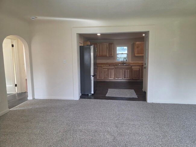 Building Photo - 2 bedroom home in West Bremerton