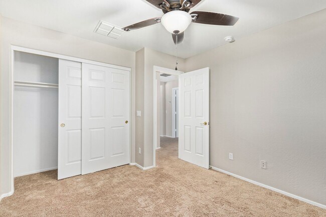 Building Photo - Gorgeous 3 bed/2 bath in Power Ranch!