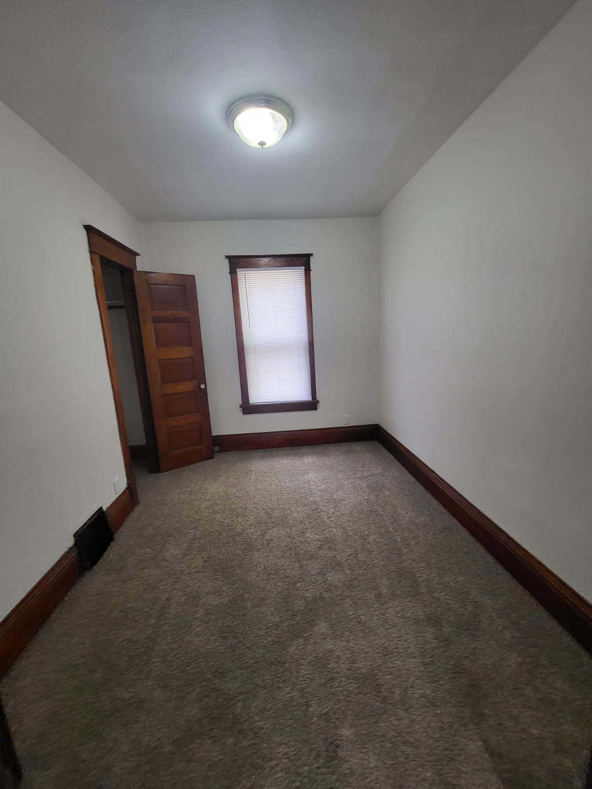 Building Photo - 1614 Gillette St