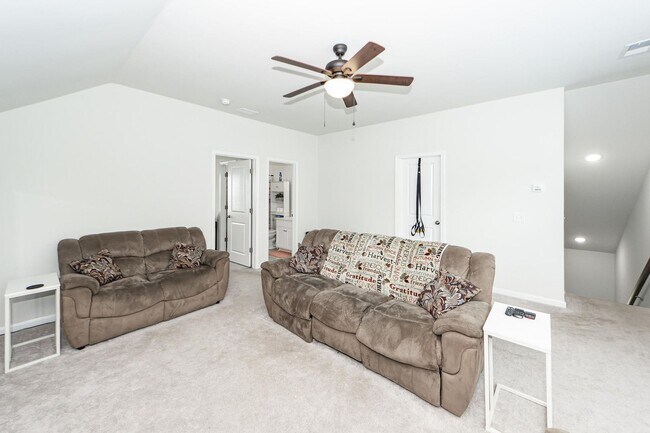Building Photo - 4 Bedroom, 3 Bathroom home in Liberty Village - Goose Creek