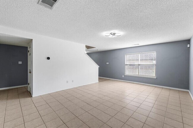 Building Photo - 1704 Matagorda Dr
