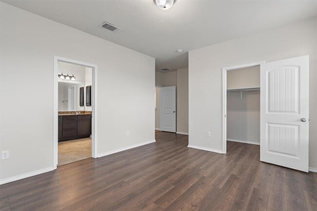 Building Photo - 7604 Knockfin Dr