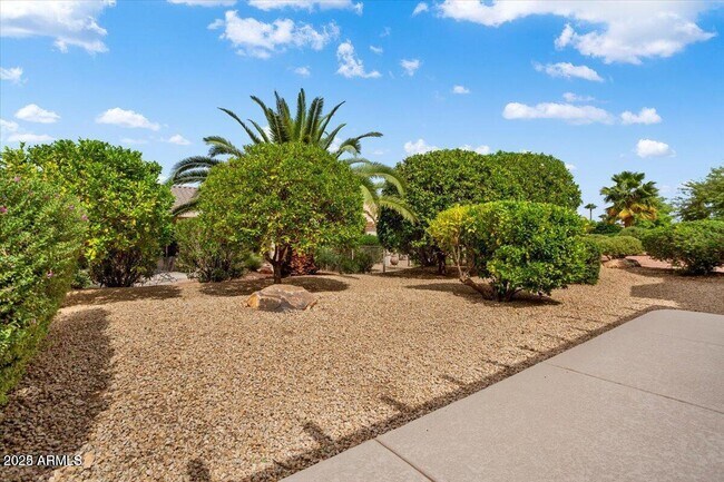 Building Photo - 16232 W Tapatio Dr