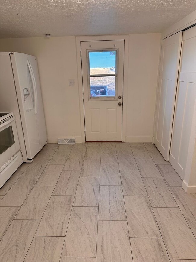 Building Photo - **RENTAL AVAILABLE**  Beautiful 2 Bedroom Country Home Avail 5/1