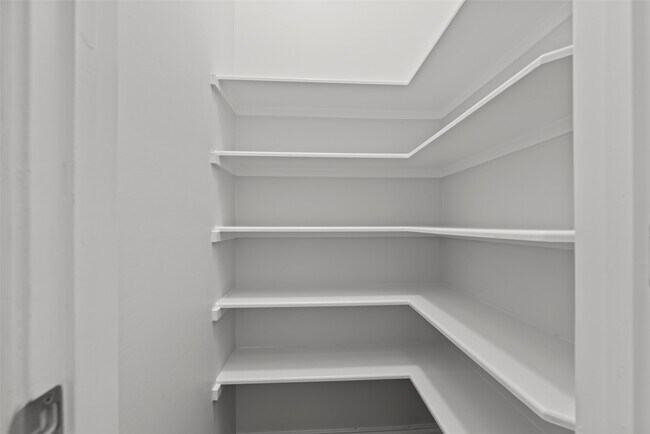 Building Photo - 12850 Pecan Shores Dr