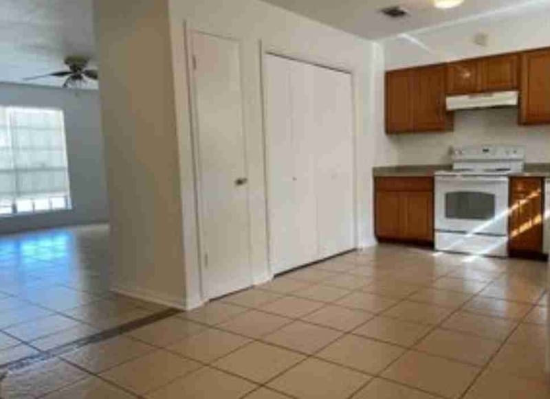 Building Photo - 1805 Cedarhill Dr