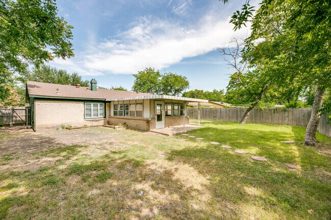 Building Photo - 209 Wake Dr