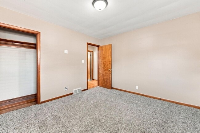 Building Photo - 11386 Hemingway St