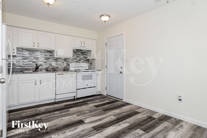 Building Photo - 1605 Rock Creek Dr