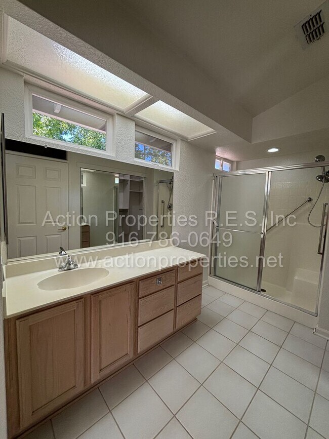 Building Photo - 6000 Buggy Whip Ln