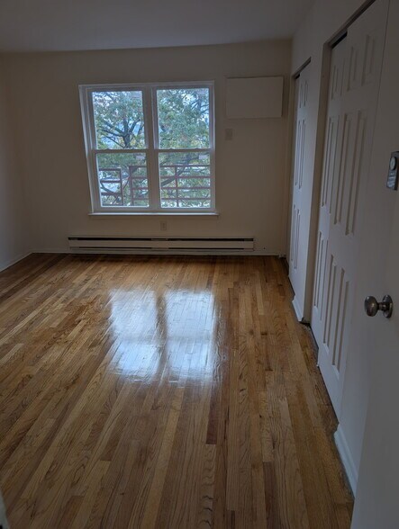 Building Photo - 732 County Ave