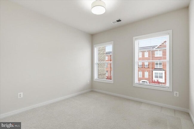 Building Photo - 23551 Buckland Farm Terrace