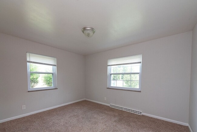 Building Photo - WESTWOOD-4 BEDROOM 2 BATH WITH OPEN FLOOR ...