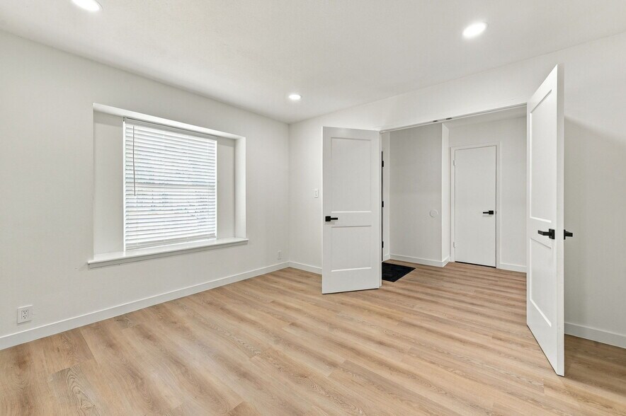Office/Study or a 4th bedroom - 8339 Carvel Ln