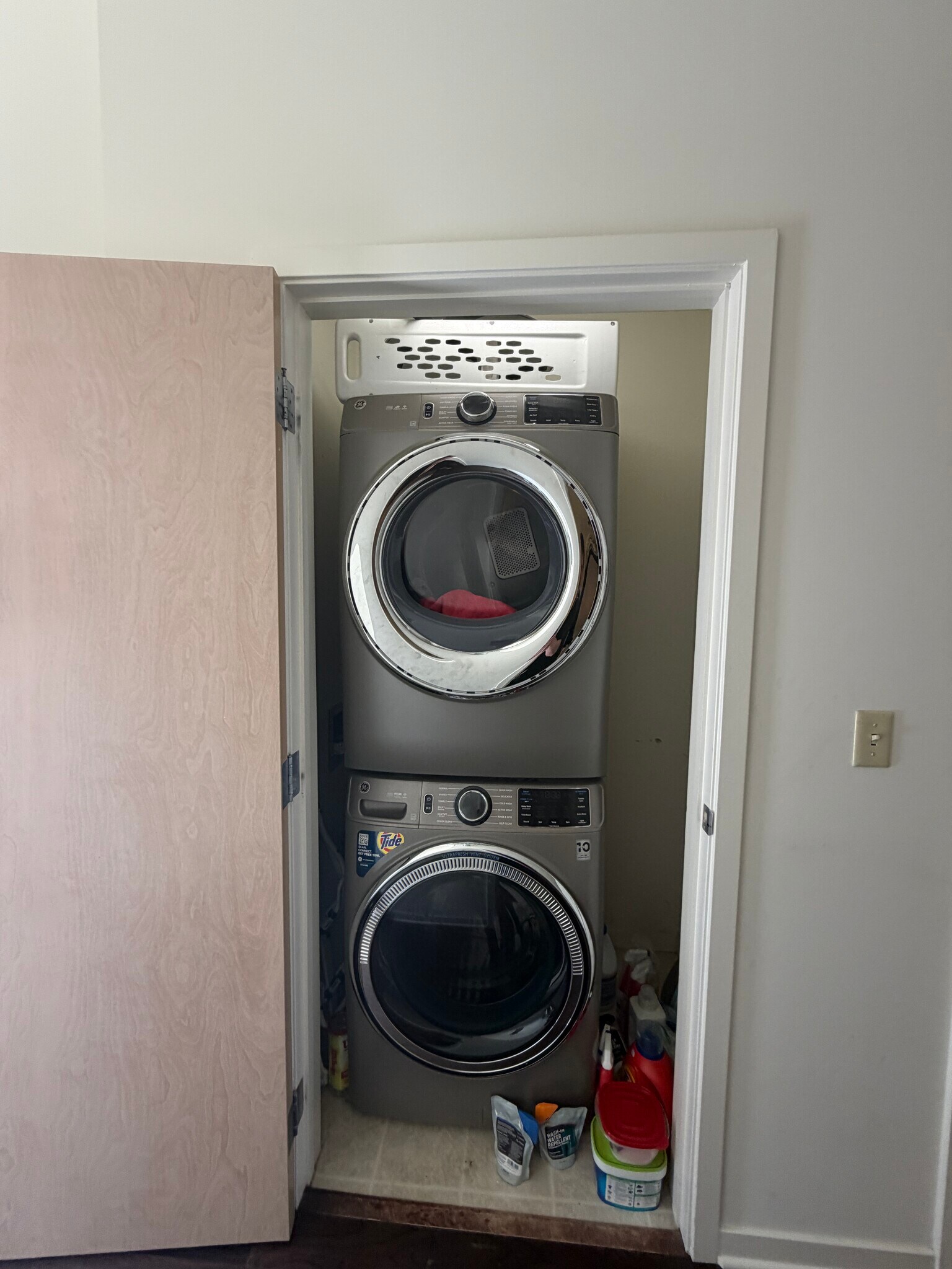 Washer/dryer - 361 Robinson St