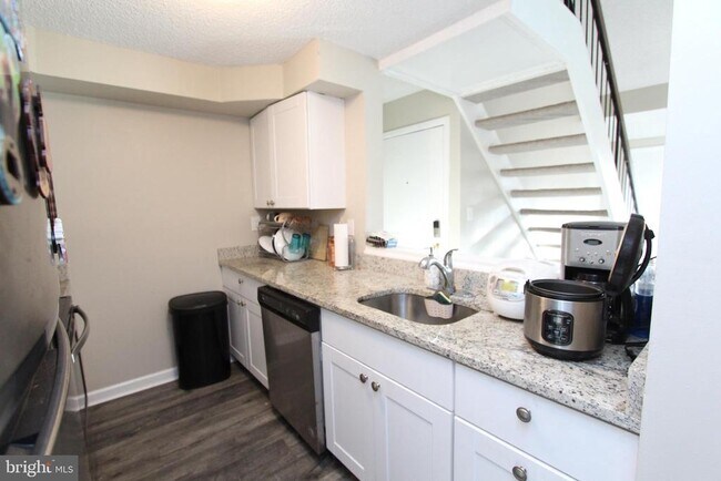 Building Photo - 1016 Aspen Dr