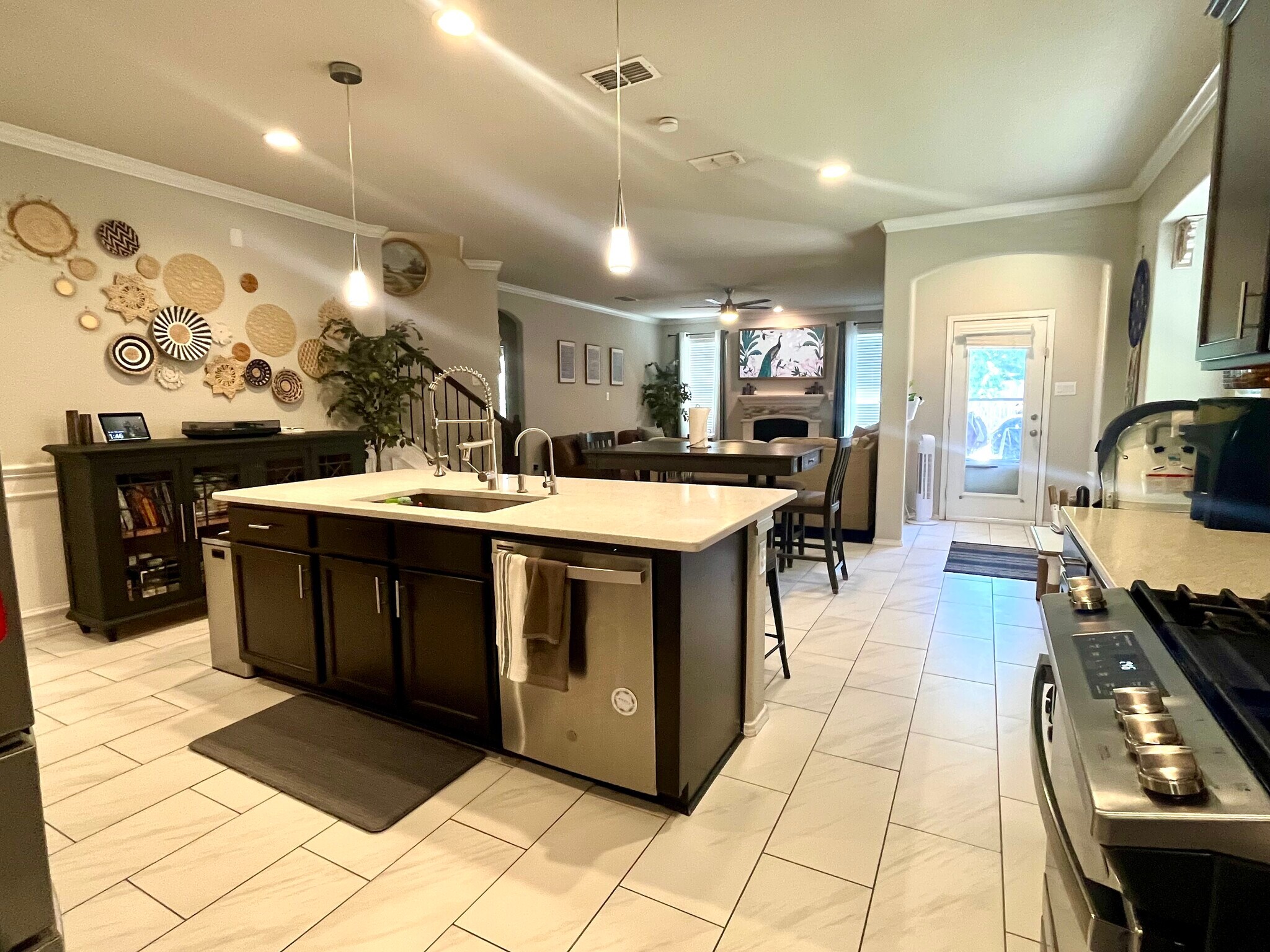 Building Photo - 2432 Whispering Pines Dr